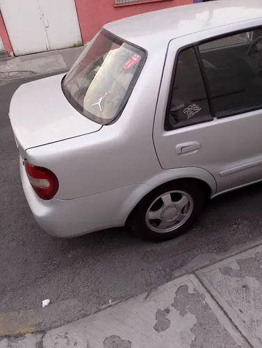 FAW F1 Sedan básico