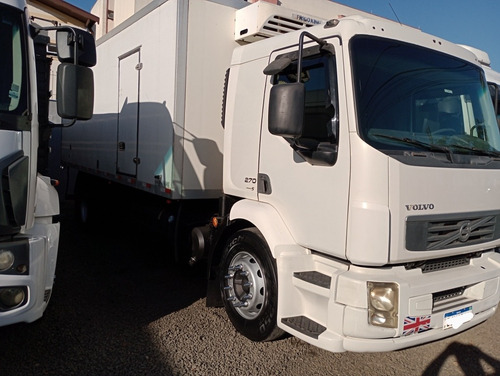 Imagem 7 de 23 de Volvo Vm 270 Toco Com Baú Refrigerado