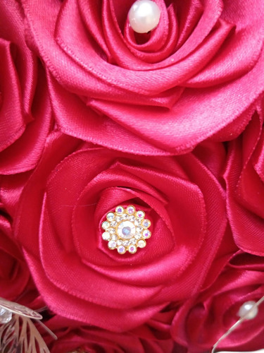 Ramo De 7 Rosas Eternas De Liston Con Accesorios Color Rojo Rojo