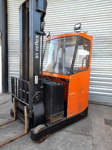 Imagen 3 de 11 de Apilador Reach Hombre A Bordo Cabinado Toyota Bt 1600kg