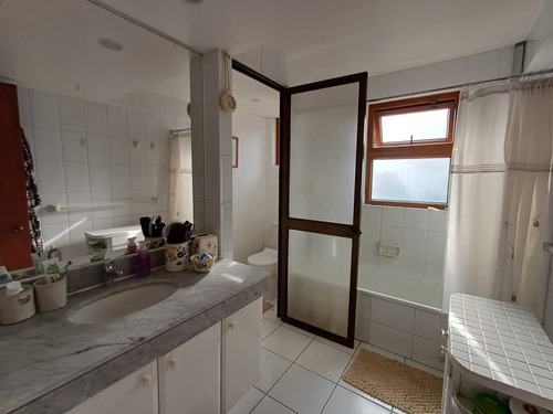 Estupenda Casa De 2 Pisos En Tranquilo Sector La Dehesa
