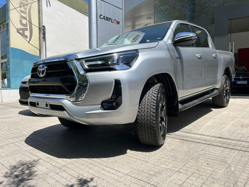 Imagen 3 de 19 de Toyota Hilux Srv 4x2 At