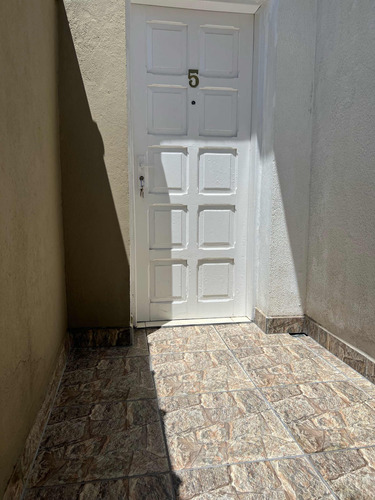Kitnet Com 1 Quarto E 1 Banheiro