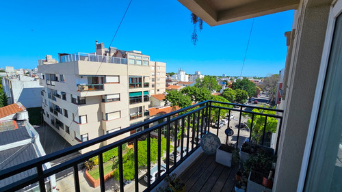 En Venta Departamento De 3 Ambientes Con Cochera. Barrio Chauvin.