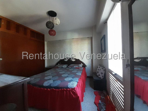 Maribel Morillo Asesor Inmobiliario De Rentahouse Vende Conservado Y Comodo Apartamento; De 95m2 Con 3 Hab. Y 2 Baños; Conjunto Privado Con Vigilancia; Condominio Arcas De Norte; Este De Barquisimeto