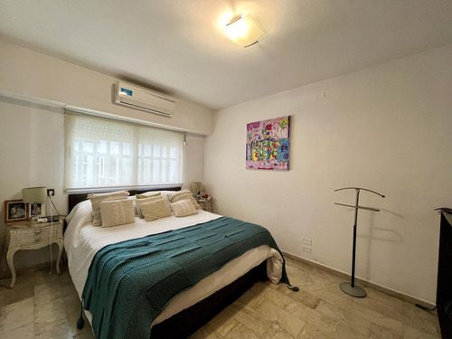 Comodisima E Impecable Casa En Munro Con Ingreso Por Dos Calles, Patio Y Terraza.