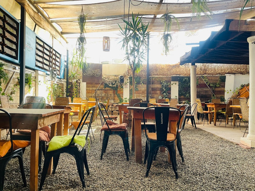 Local C/patente Restaurante . Frente A Boulevar Gastronómico