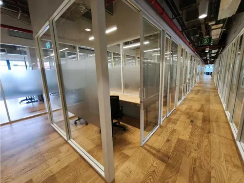 Oficina Amoblada Arriendo De 1.306m2 En Medellín Poblado