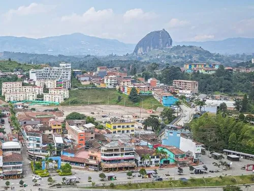 Local En Arriendo Ubicado En Guatape Sector Malecon (25734).