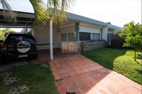 Vende Casa Completamente Reciclada En Cantegril, Punta Del Este 