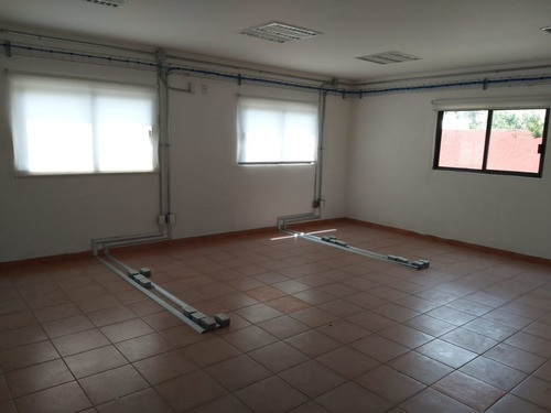 Imagen 3 de 14 de Casa Para Oficinas En Venta / Adolfo Prieto