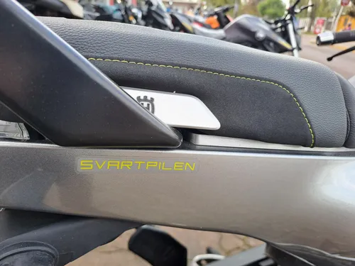 Husqvarna Svartpilen 401 Negra - 100% Financiada