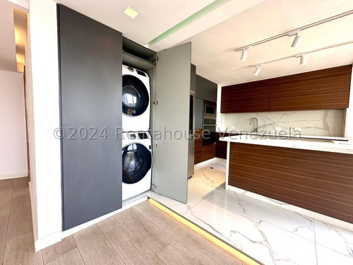 Sofisticado, Lujoso Y Bien Equipado Espectaculo De Departamento En Una Zona Inmejorable - Lomas De Las Mercedes // Luis Gomez // Mls #25-2581