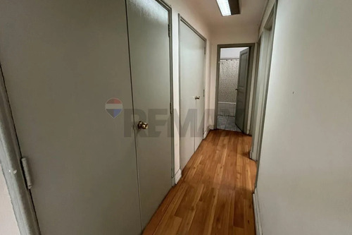 Oficina Comercial En El Corazón De Santiago