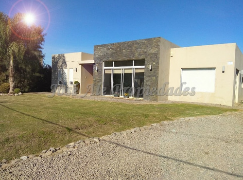 Imagen 2 de 10 de En Venta Casa De Tres Dormitorios Colonia Del Sacramento