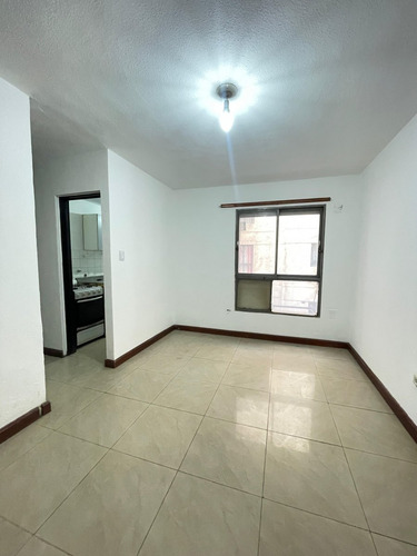 Departamento 2 Dormitorios Con Balcon En Alquiler - B° Centro