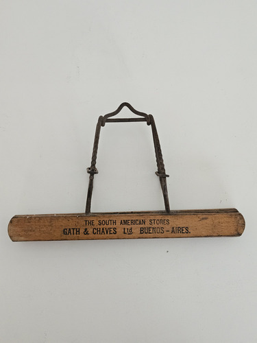 Antigua Percha Gath And Chaves Madera Publicidad (Usado)