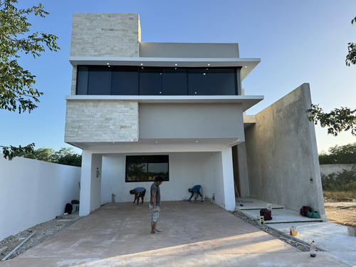 Casa En Venta En Residencial Privado Junto A La Carretera Mérida - Progreso