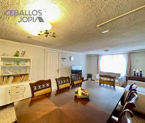 Casa En Venta De 2 Dorm. En Villa Alemana