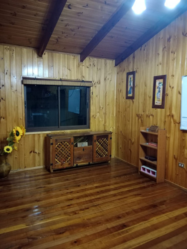 Exclusiva Residencia De 350 M² Con Piscina Y Quincho.