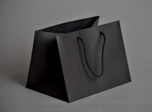 Imagen 1 de 3 de Bolsa Clásica Premium Negra C/cordón 18x25x18cm (x25u) 124n