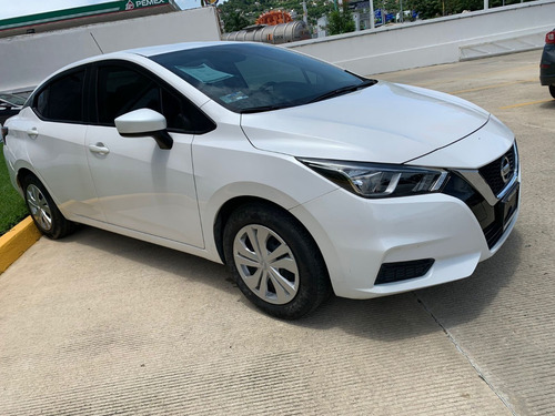 Imagen 2 de 11 de Versa 2020estandar