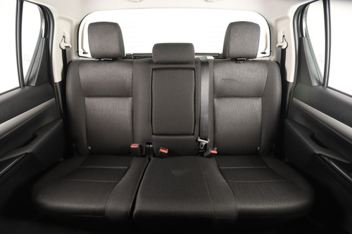 Imagen 11 de 25 de Toyota Hilux Srv 4x2 Automatica 2.8 My22