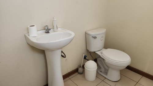 Arriendo Oficina, Baño, Comedor Y Bodega, Total 95m2
