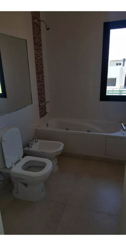Excelente Casa A Estrenar En Puertos Del Lago Barrio Vistas