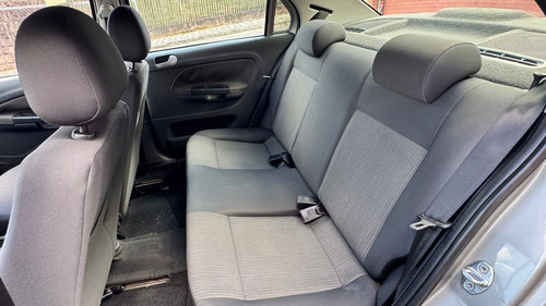 Volkswagen Voyage 1.0 Tretec Total Flex 4P