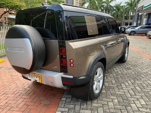 Land Rover Defender First 2021