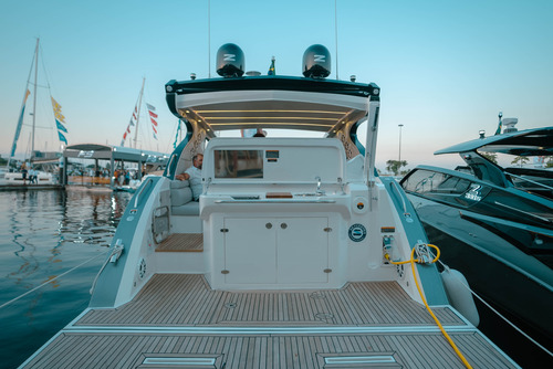 Lancha Azov Z480 Ht Referência Em Navegabilidade