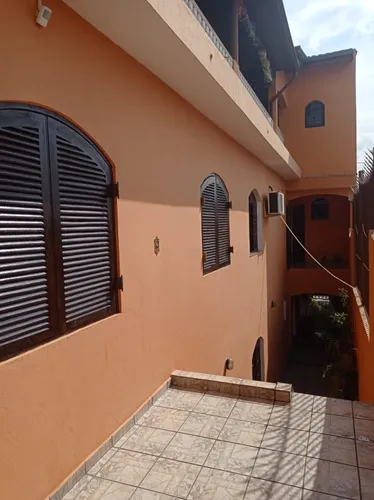 Um Sobrado Com 380 M2 De Construção
