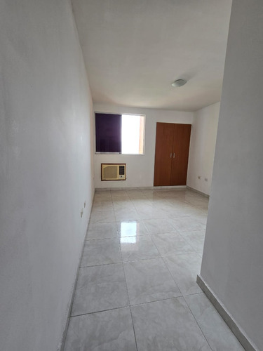 Lorena Inojosa Vende A Precio De Opor. Apartamento Bosque