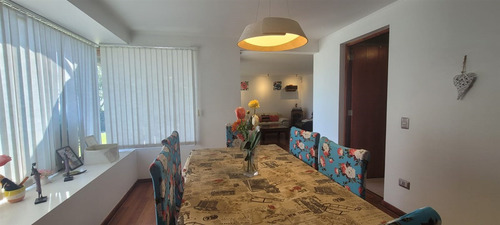 Casa En Venta De 6 Dorm. Colegio Dunalastair Peñalolen