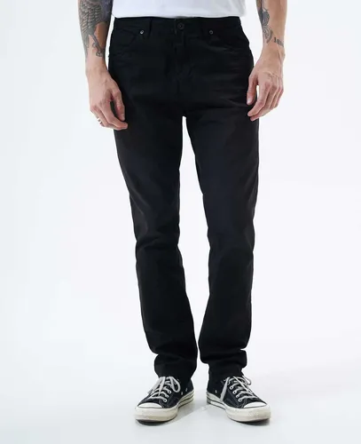 Pantalon negro brilloso hombre sale