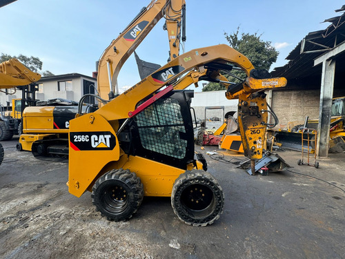 Minicargador Caterpillar 256c