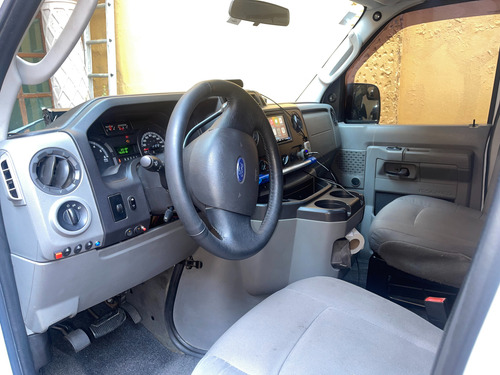 Ford Econoline E-150 4.6l V8 12 Pasajeros