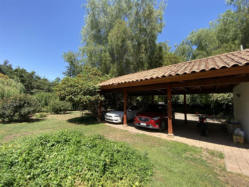Casa En Venta De 8 Dorm. En Colina