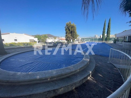 Casa En Renta En Privada En Hacienda De Los Cues En Villas Del Mesón En Una Planta
