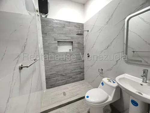 Bella Casa En Alto Prado