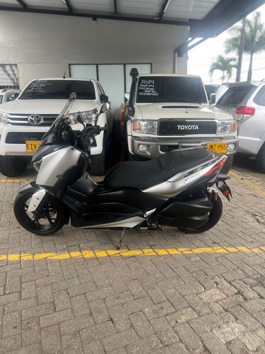 Moto Yamaha X- Max 300