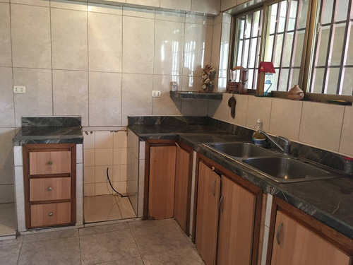 Imagen 3 de 12 de En Venta Amplia Casa Ubicada En La Victoria