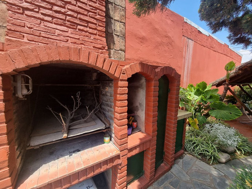 Casa En Venta 4 Amb Con Jardín Y Pileta. Padua