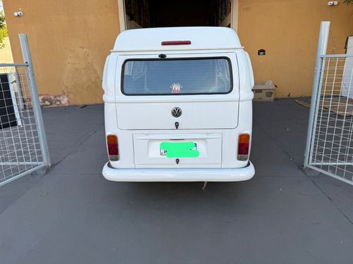 Volkswagen Kombi 1.4 Standard Total Flex 3p