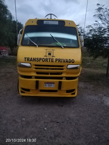 Microbús Prisma En Execelentes Condiciones Para 27 Pasajeros