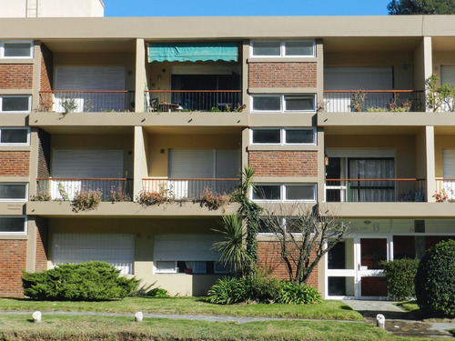 Imagen 2 de 18 de Departamento En Venta En Pinamar Centro. Año 2023
