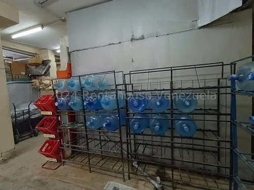 Fondo Comercio Negocio En Venta En Zona De Alto Trafico Av Ayacucho Con Cavas Cuartos Exhibidores Inventario Estef 25-4870