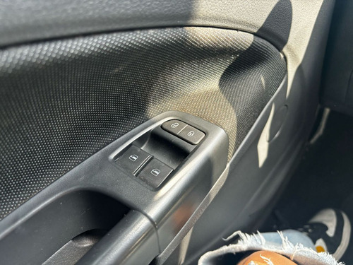 Volkswagen Voyage VOYAGE 1.6 MSI Flex 8V 4p