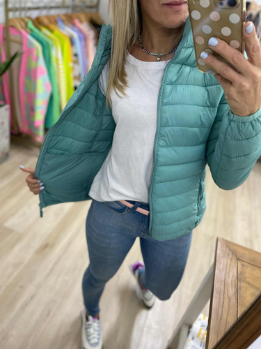 Imagen 7 de 10 de Campera Ultralivina Corta S/ Pluma Mujer The Big Shop Rosa